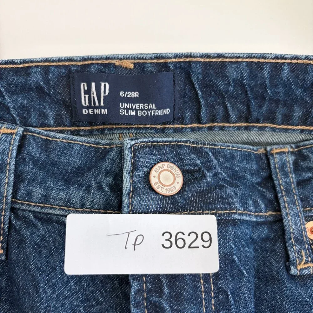 GAP Jean- Universal Slim Boyfriend Womens Size 6/28R Dark Wash Denim High-Rise